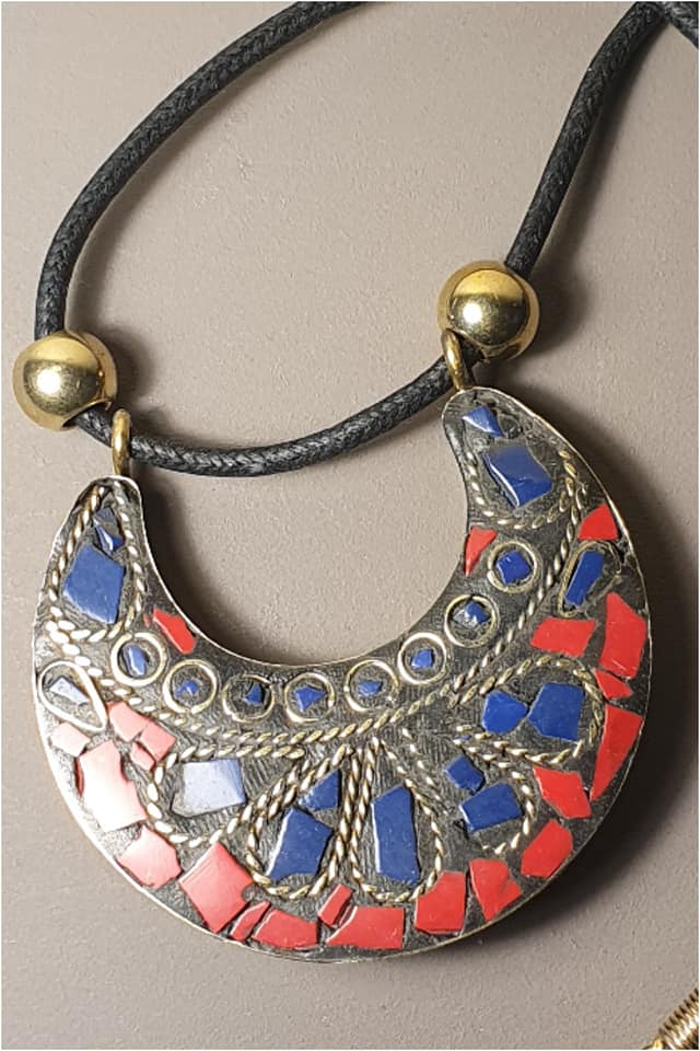 COLGANTE MUJER LUNA MULTICOLOR