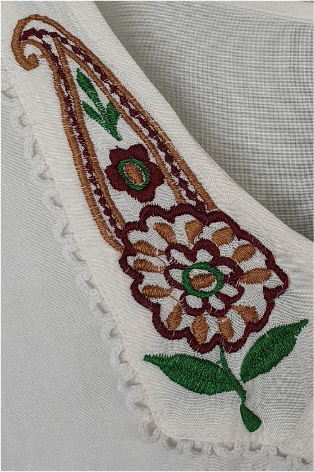 Blusa mujer bordada con flecos