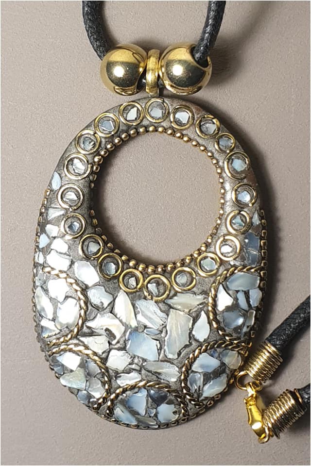 COLGANTE MUJER OVAL CIRCULO BLANCO BRILLO