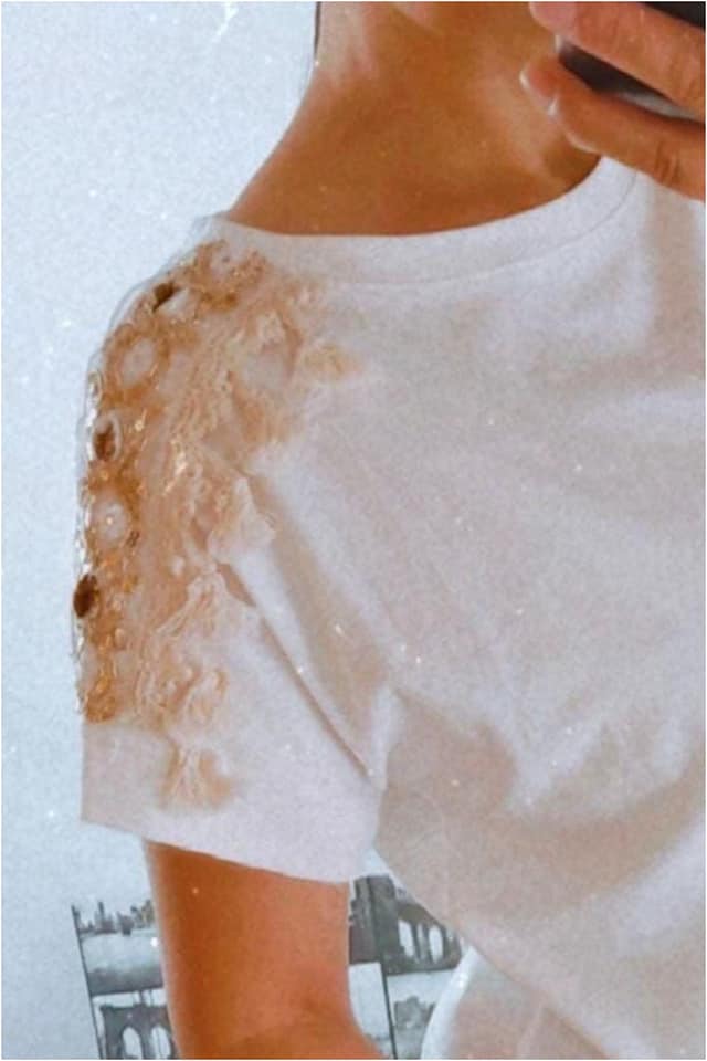 Camiseta mujer blanca con pedrería