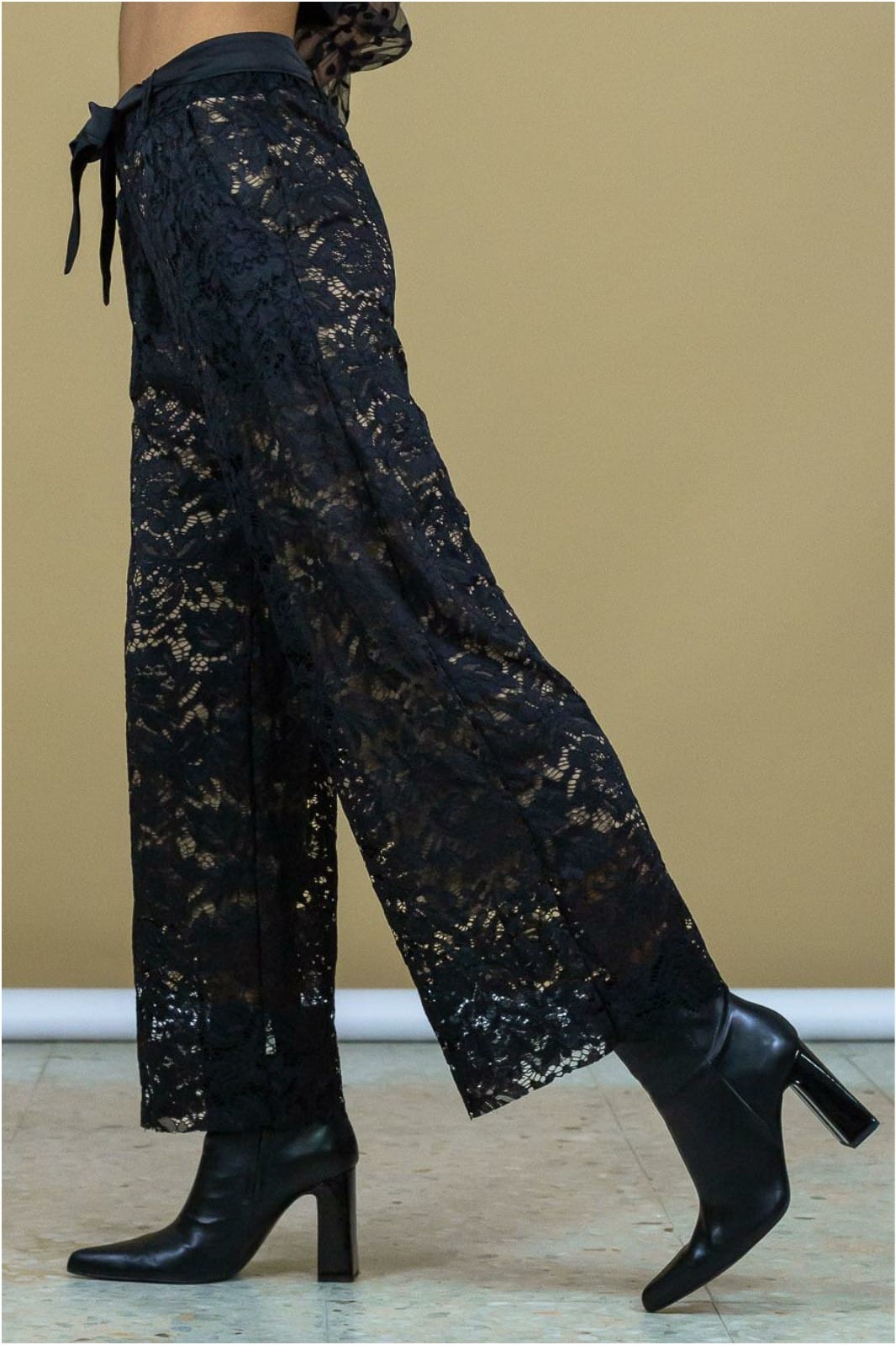 Pantalón mujer encaje negro