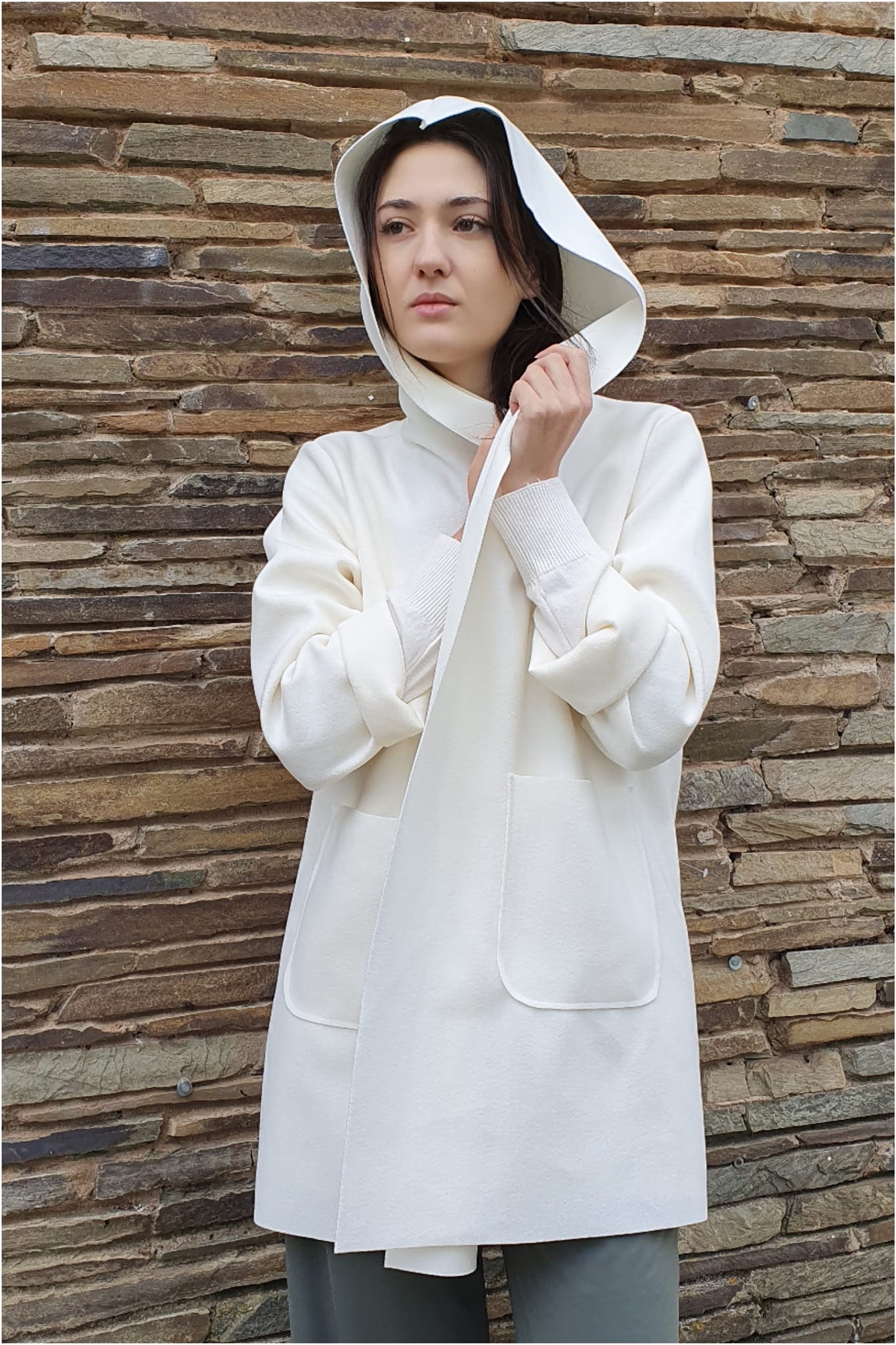 Abrigo abierto mujer con capucha