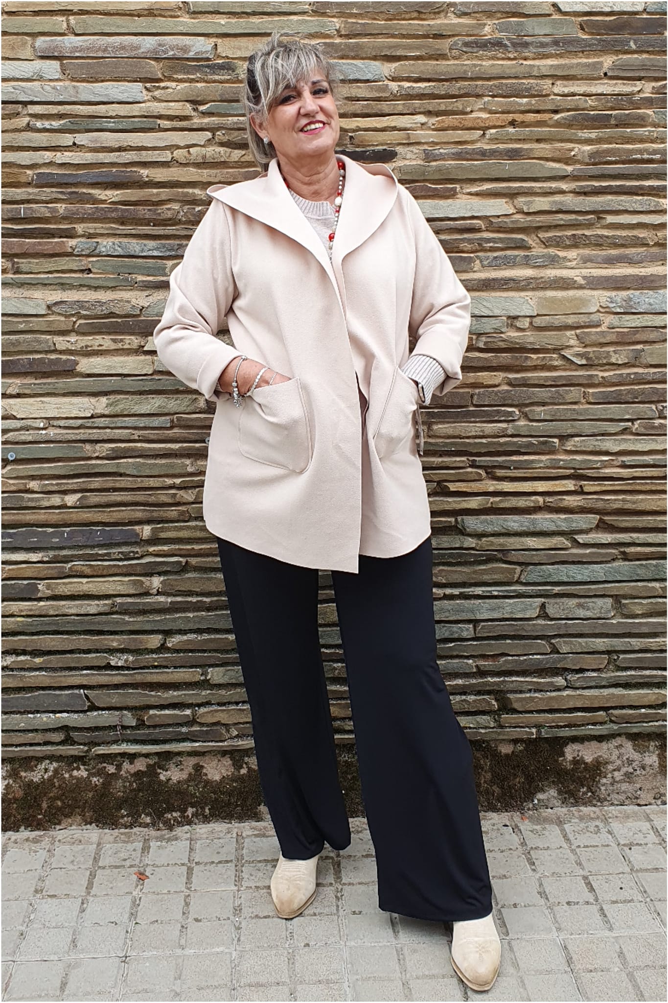 Abrigo abierto mujer con capucha