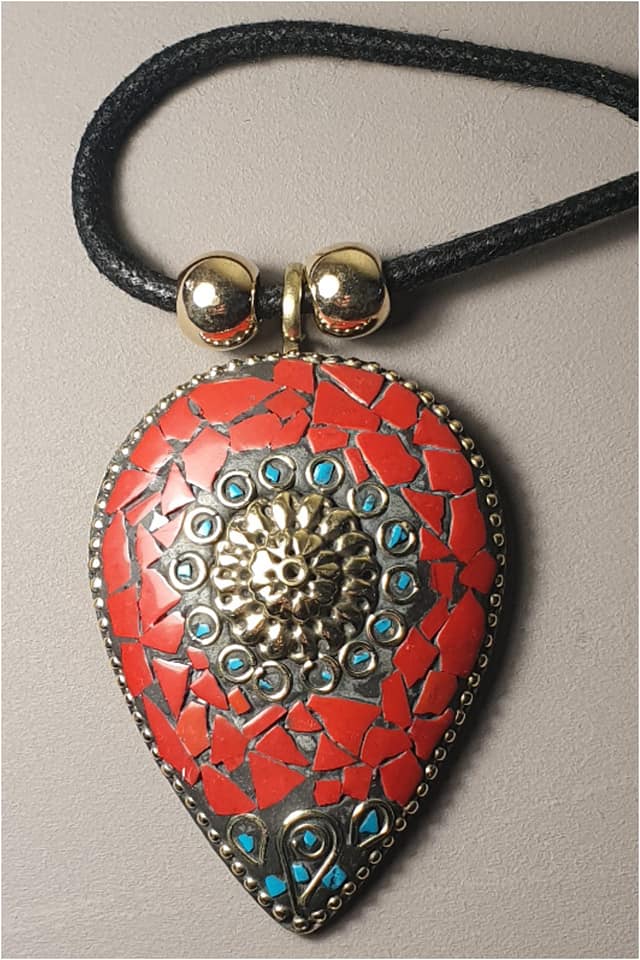 COLGANTE MUJER PICO ROJO