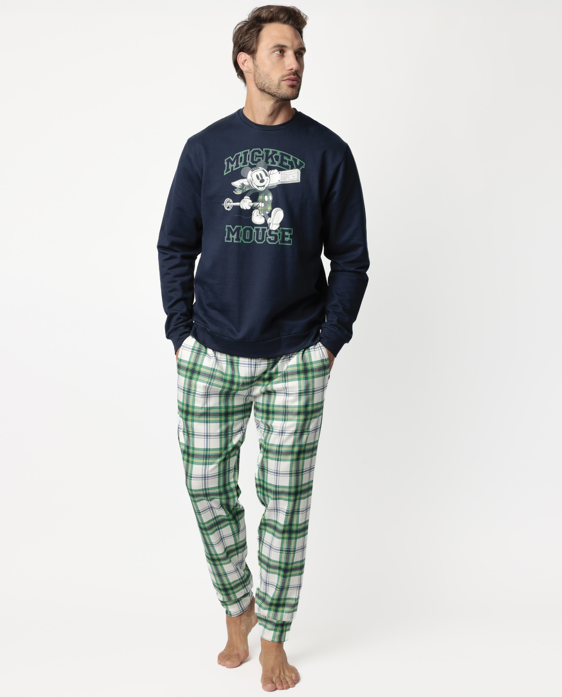 Pijama de Hombre Admas “Mickey Mouse” con Camiseta Azul Marino de Manga Larga y Pantalón Largo de Cuadros Verdes – Suavidad, Estilo y Diversión para tus Noches de Descanso 💙🧵✨ modelo 63917 - Imagen 5
