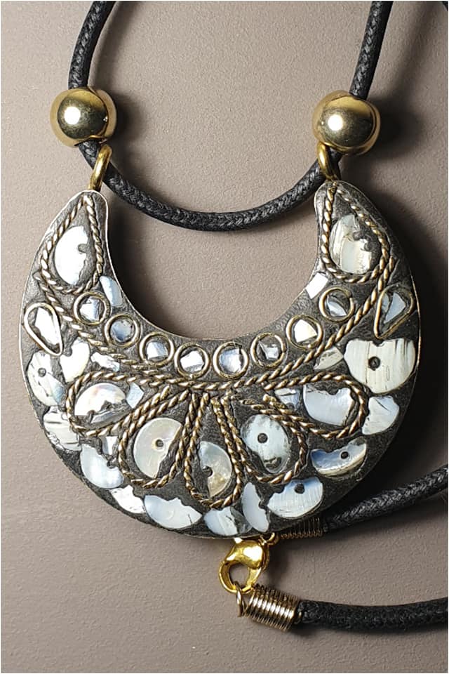 COLGANTE MUJER LUNA BLANCO BRILLO