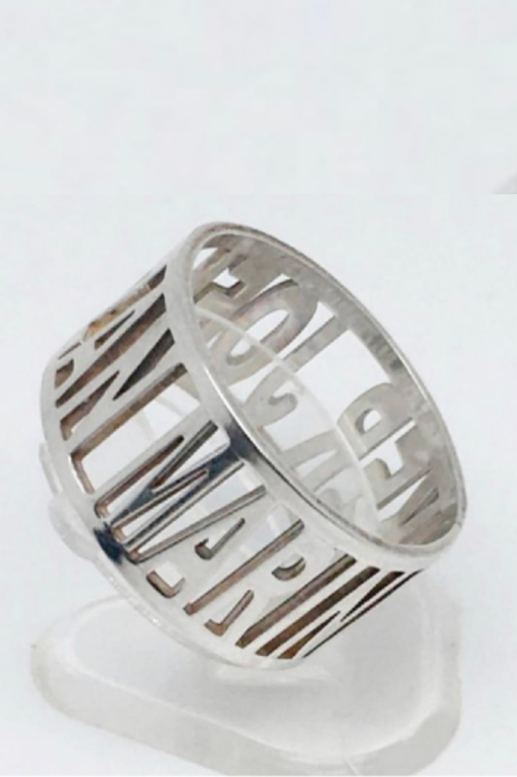 Anillo nombres troquelados de plata de ley