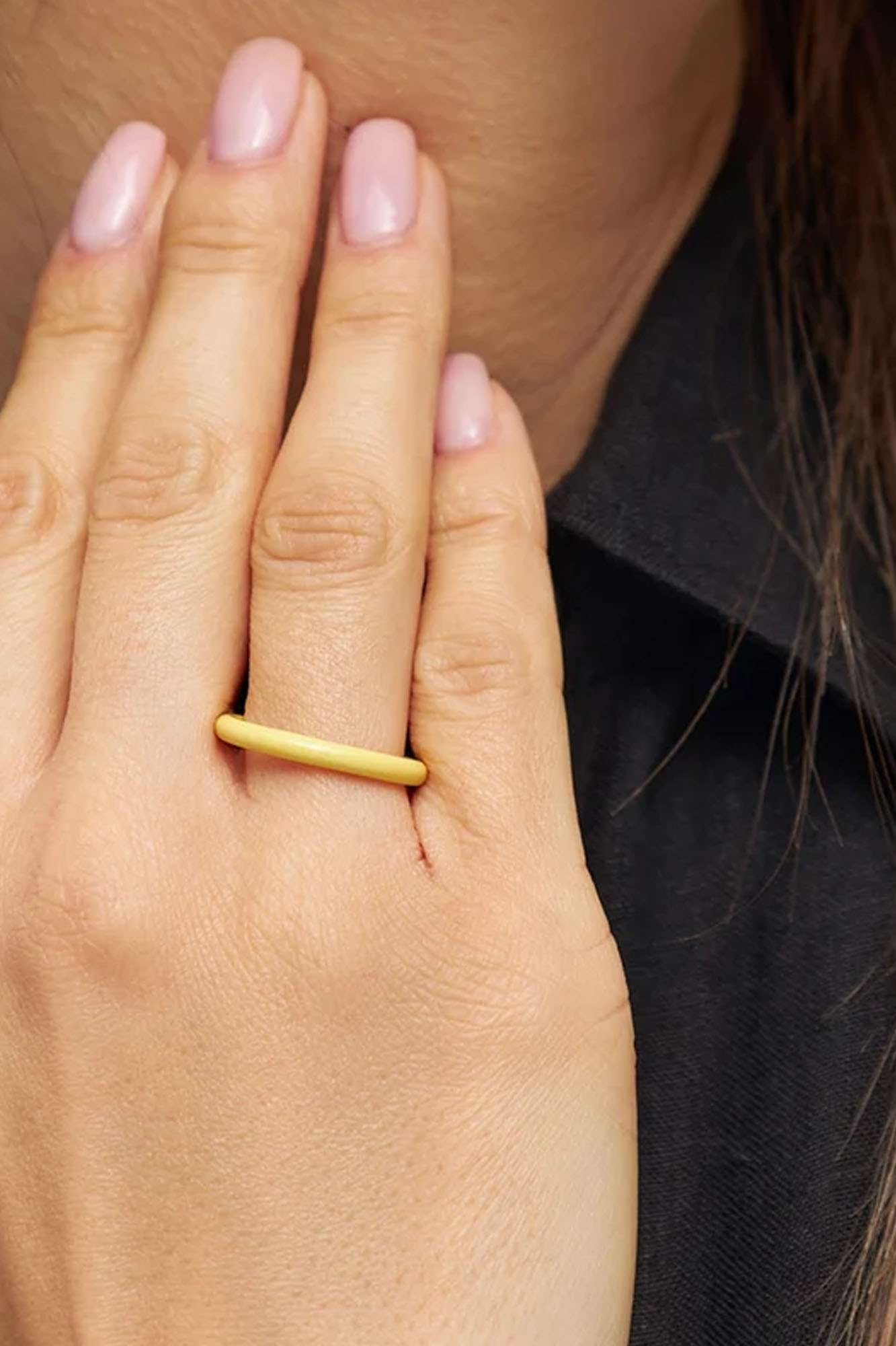 Anillo esmaltado COLOR RING YELLOW - Imagen 3