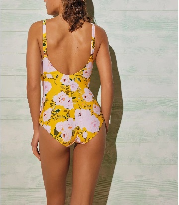 Bañador Ysabel Mora 82371 – Elegancia floral y sensualidad veraniega en una sola prenda - Imagen 3