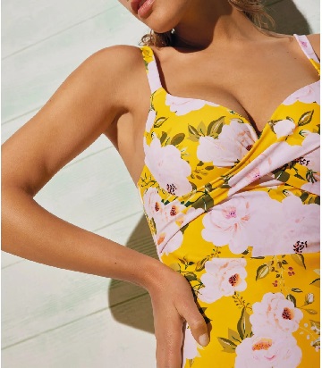 Bañador Ysabel Mora 82371 – Elegancia floral y sensualidad veraniega en una sola prenda