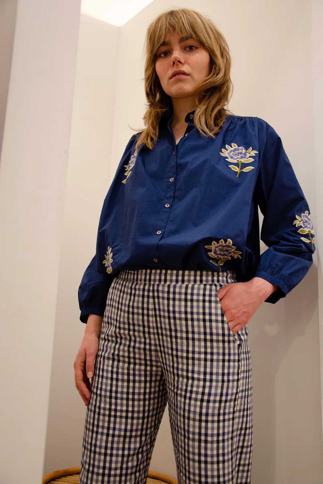 Camisa bordada de algodón CERISE AZUL