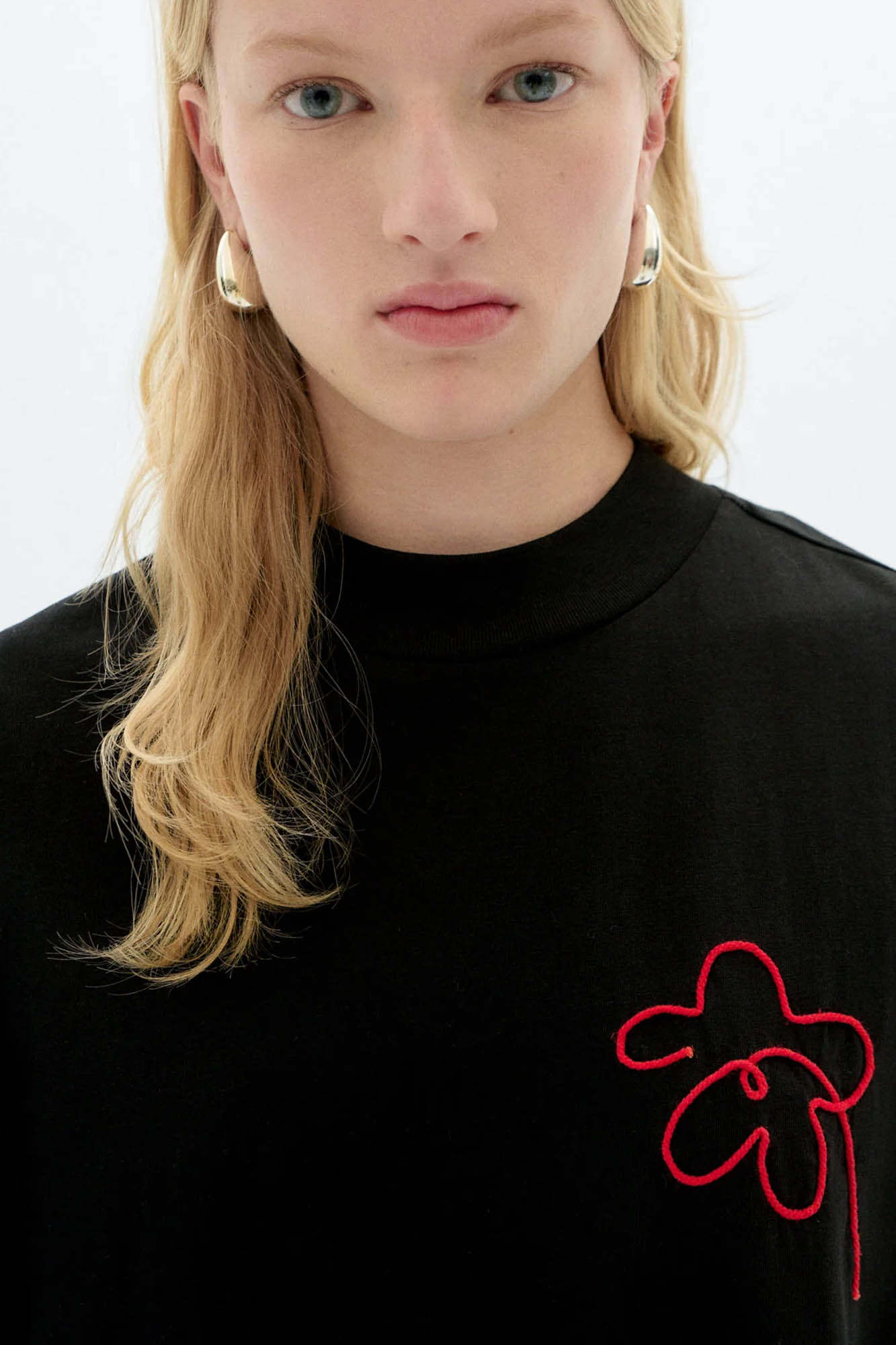 Camiseta de algodón bordada a mano FLOWER VOLTA