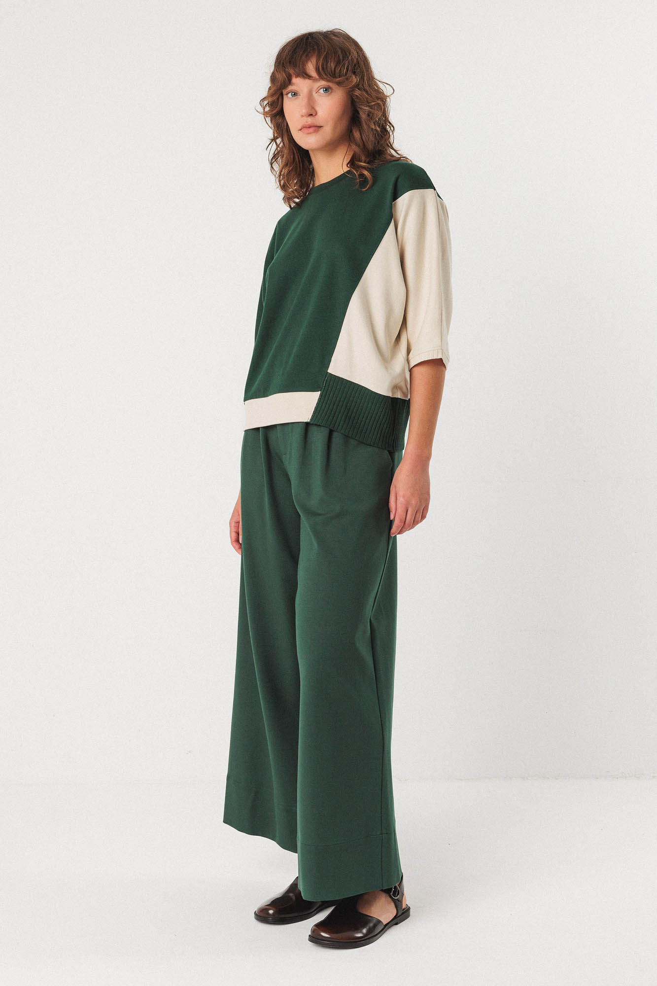 Camiseta verde y crudo ALORIA GOTS