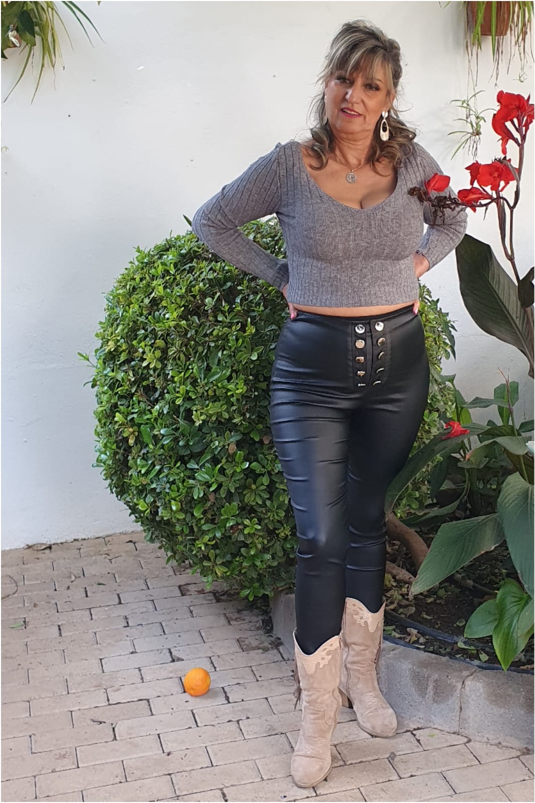 Pantalón corsario mujer símil piel