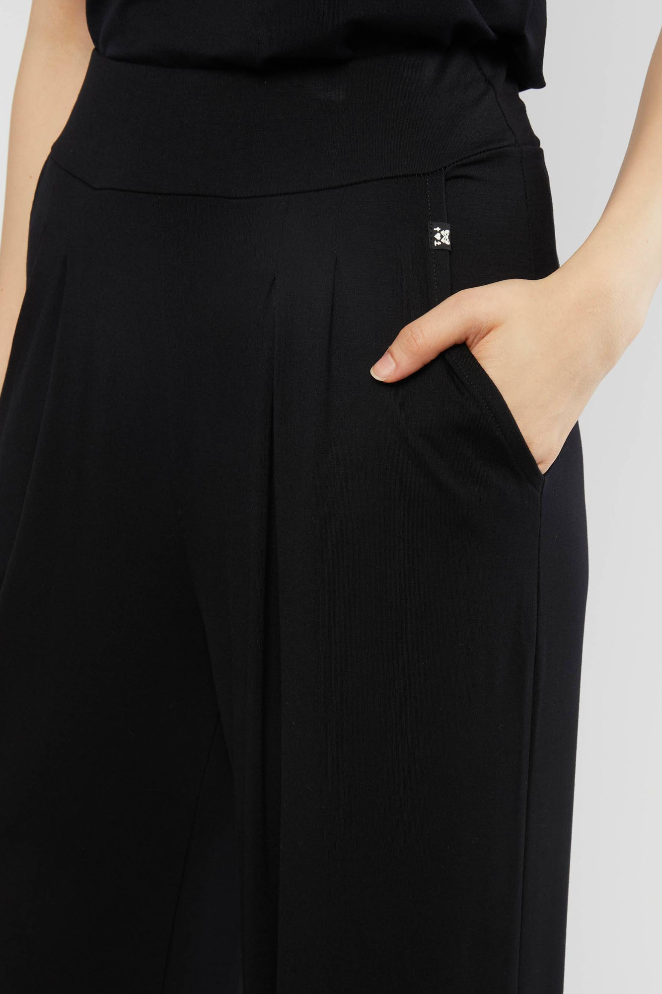 Pantalón negro de punto DRESSED FOR SUCCESS - Imagen 4