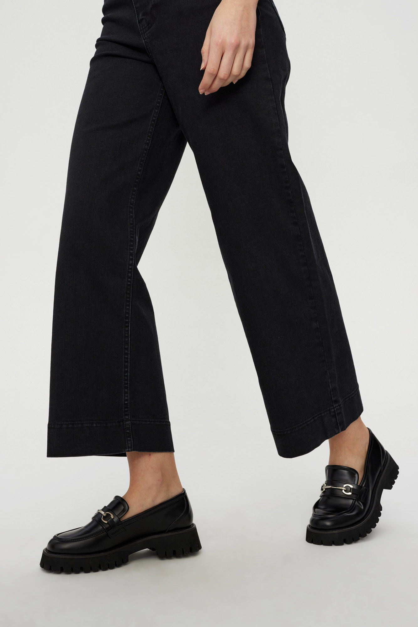 Pantalón vaquero estilo cropped NUPARIS BLACK - Imagen 3