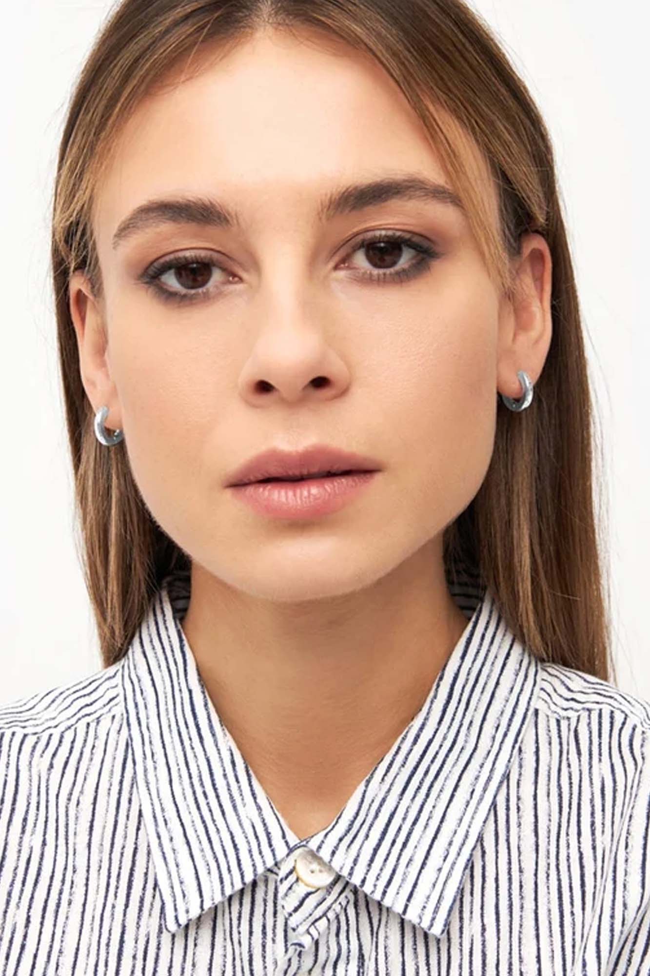 Par de aros bañados en plata HEBILLA