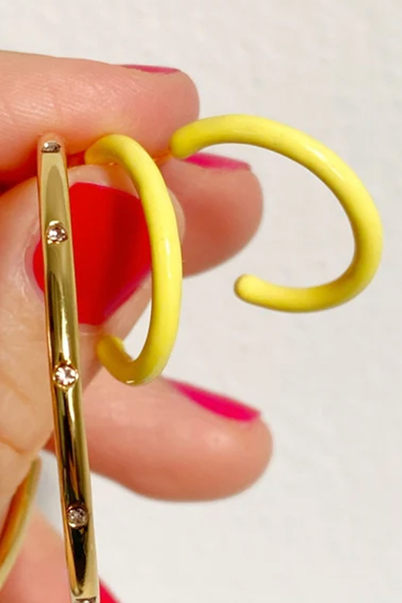 Par de pendientes aro COLOR HOOPS YELLOW