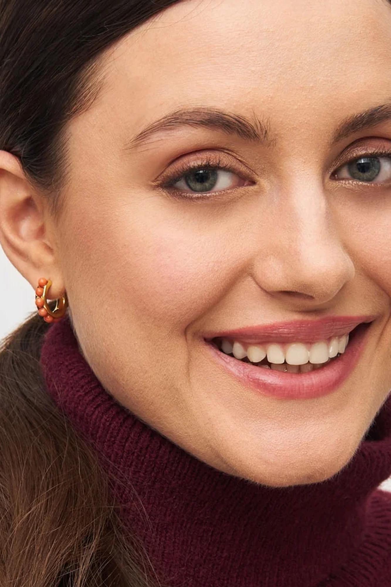 Par de pendientes bañados en oro FLOWER MIX CORAL - Imagen 4