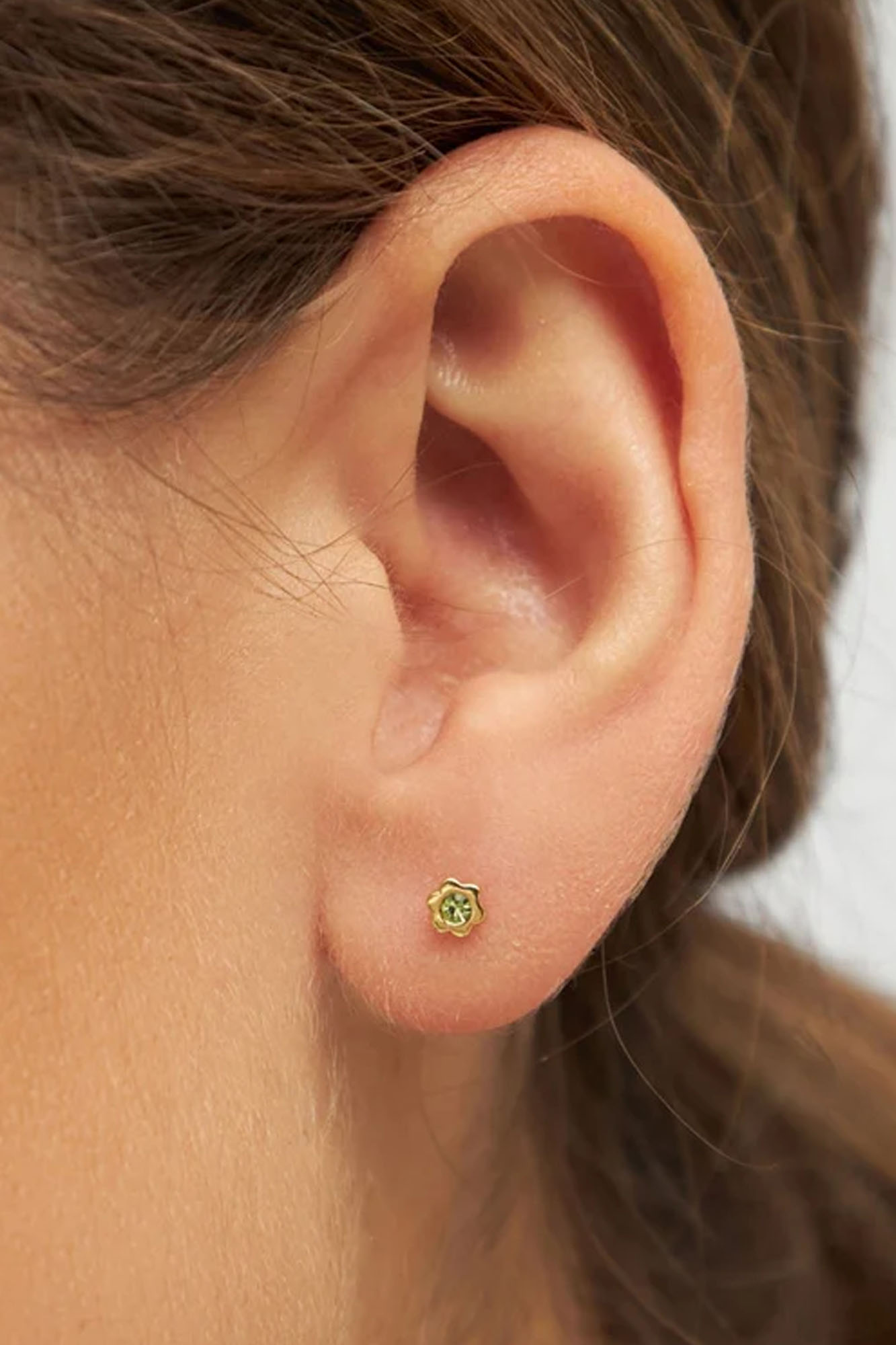 Pendiente BLOMST SHINY LIGHT GREEN 1 pieza bañado en oro