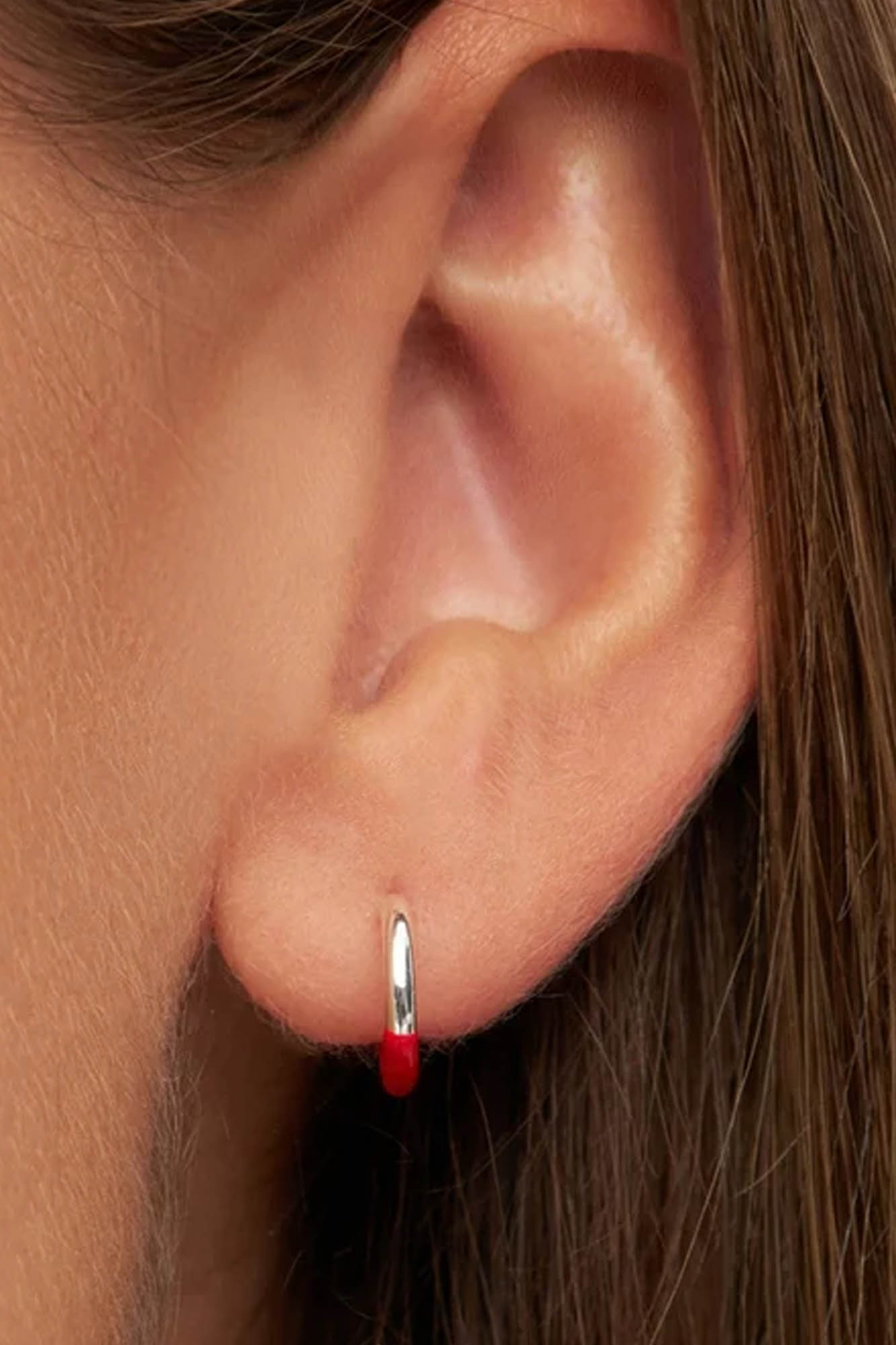 Pendiente aro bañado en plata 1 pieza HALF RED