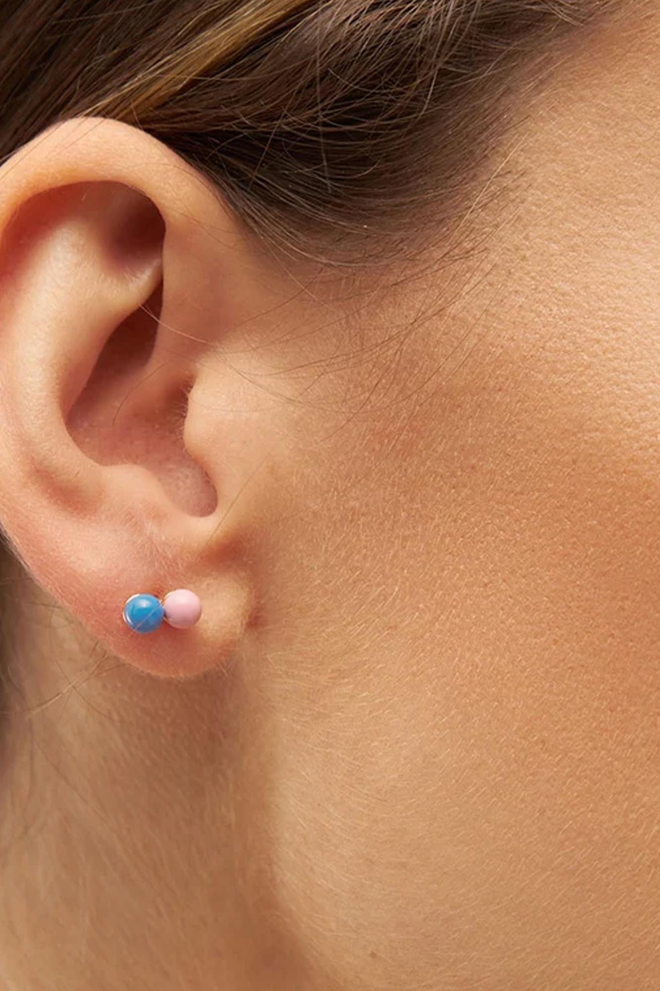 Pendiente de 1 pieza DOBLE BOLA bañados en oro