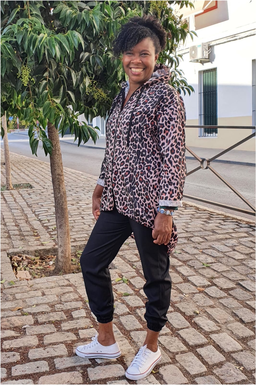 Cortavientos chubasquero mujer con capucha