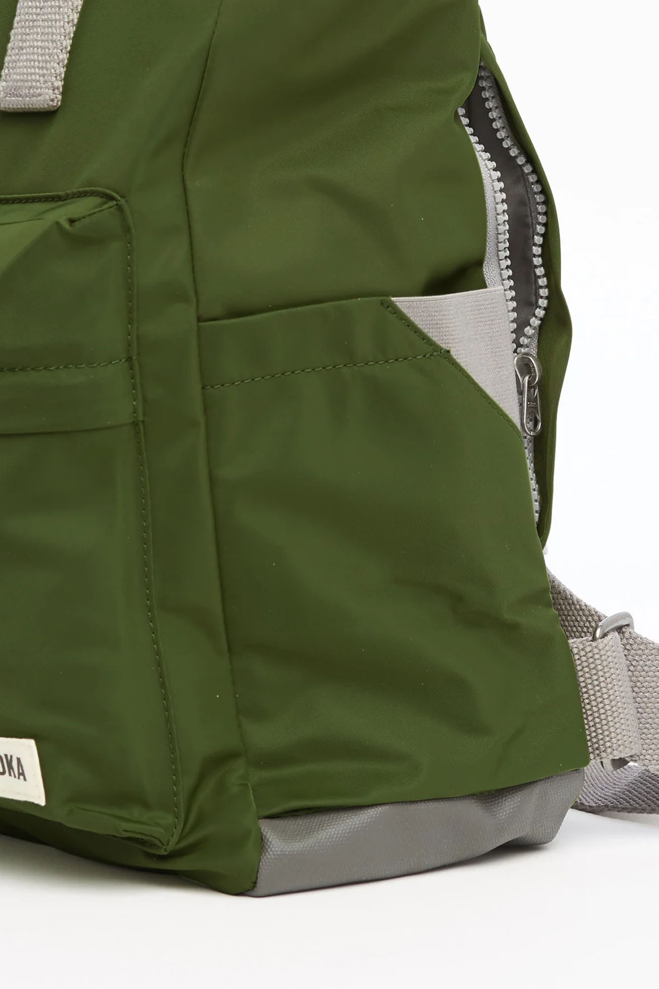 ROKA CANFIELD B Mochila vegana PEQUEÑA color AVOCADO - Imagen 4