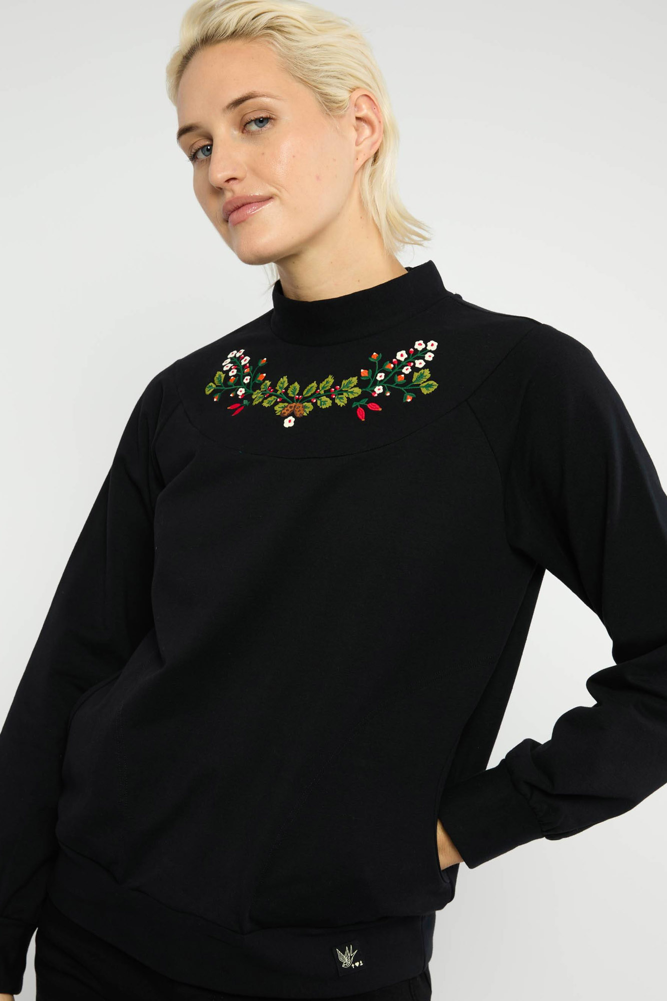 Sudadera bordada DAY BY DAY