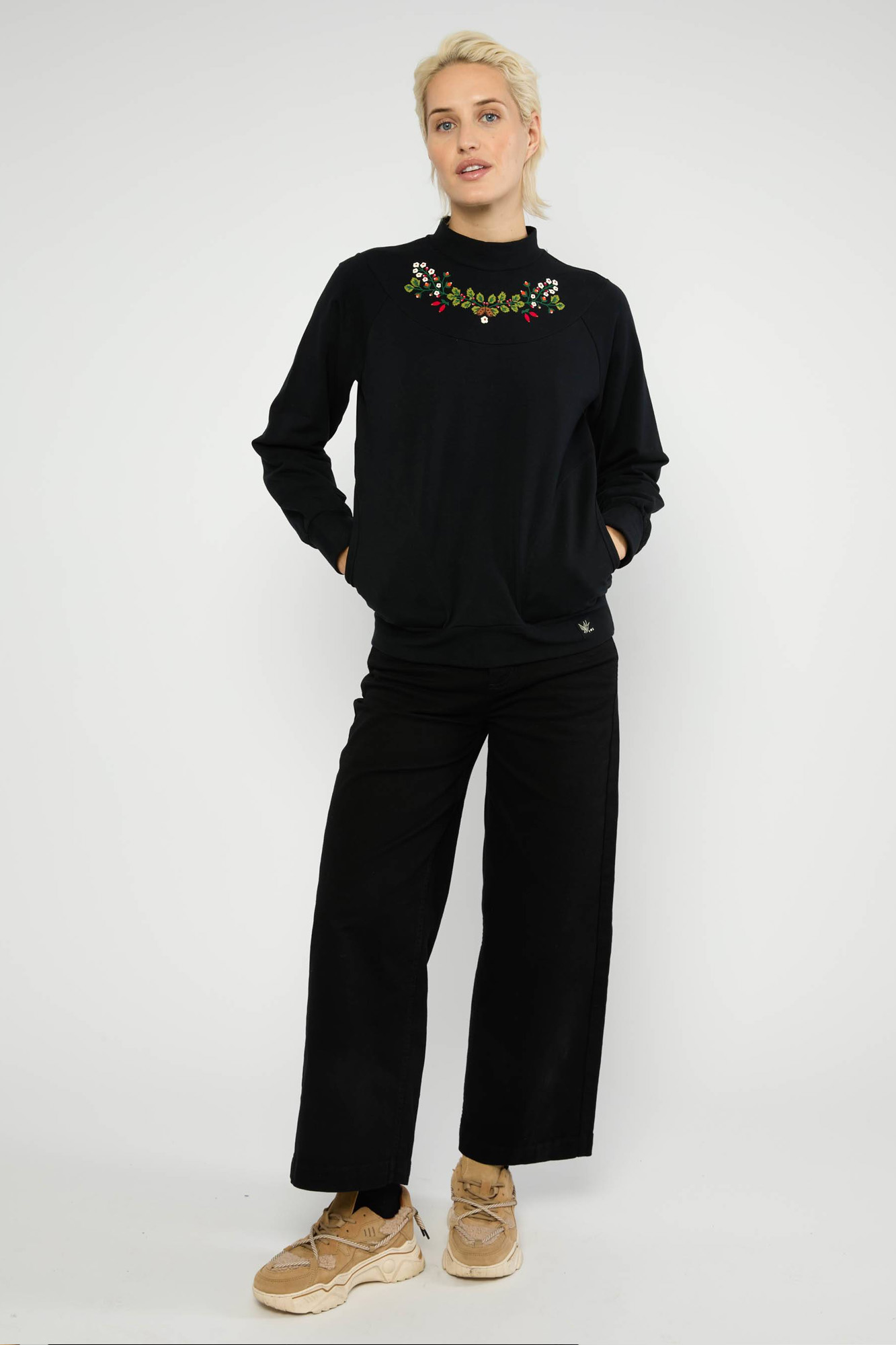 Sudadera bordada DAY BY DAY