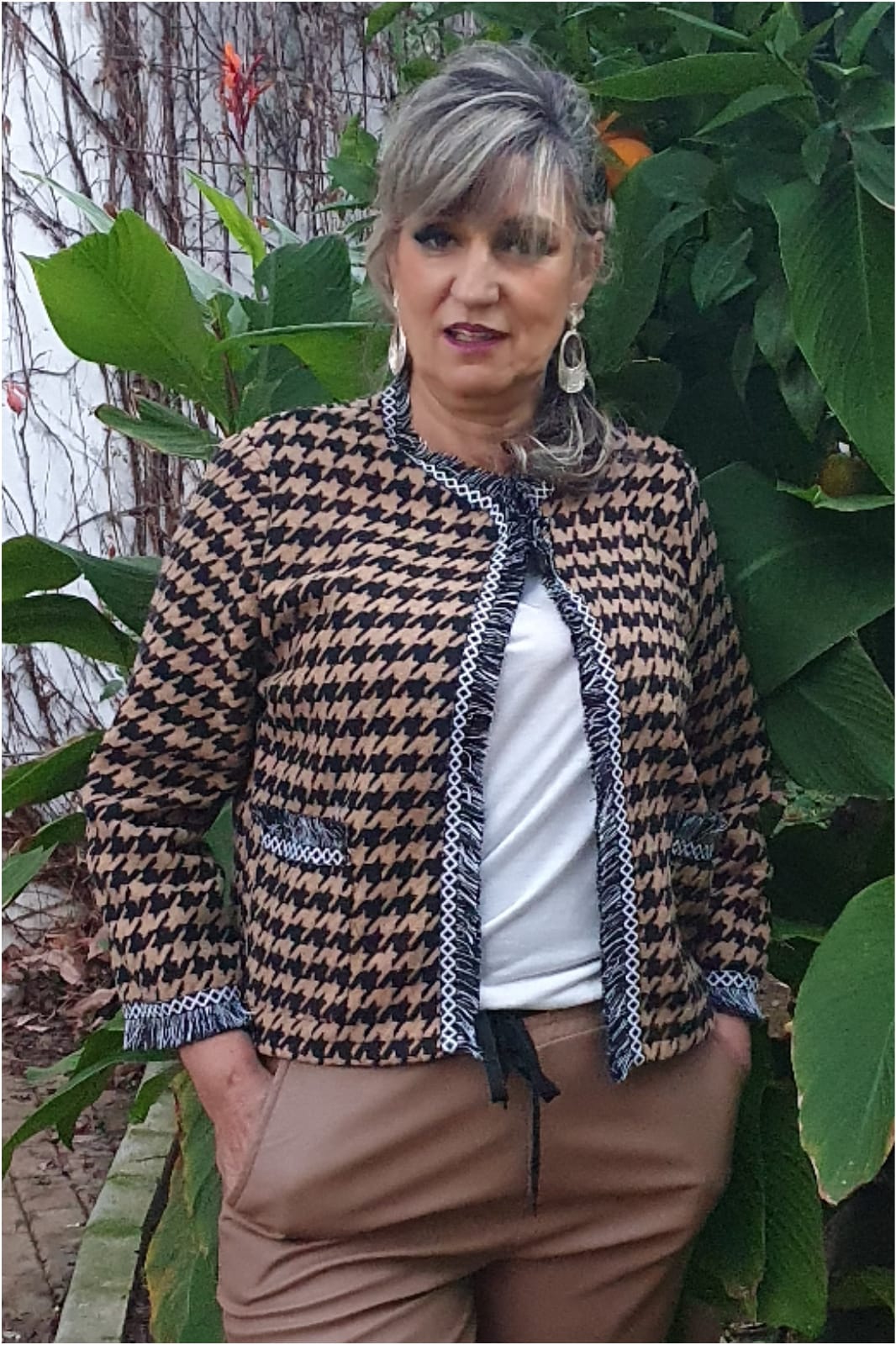 Chaqueta mujer corta con estampado y flecos