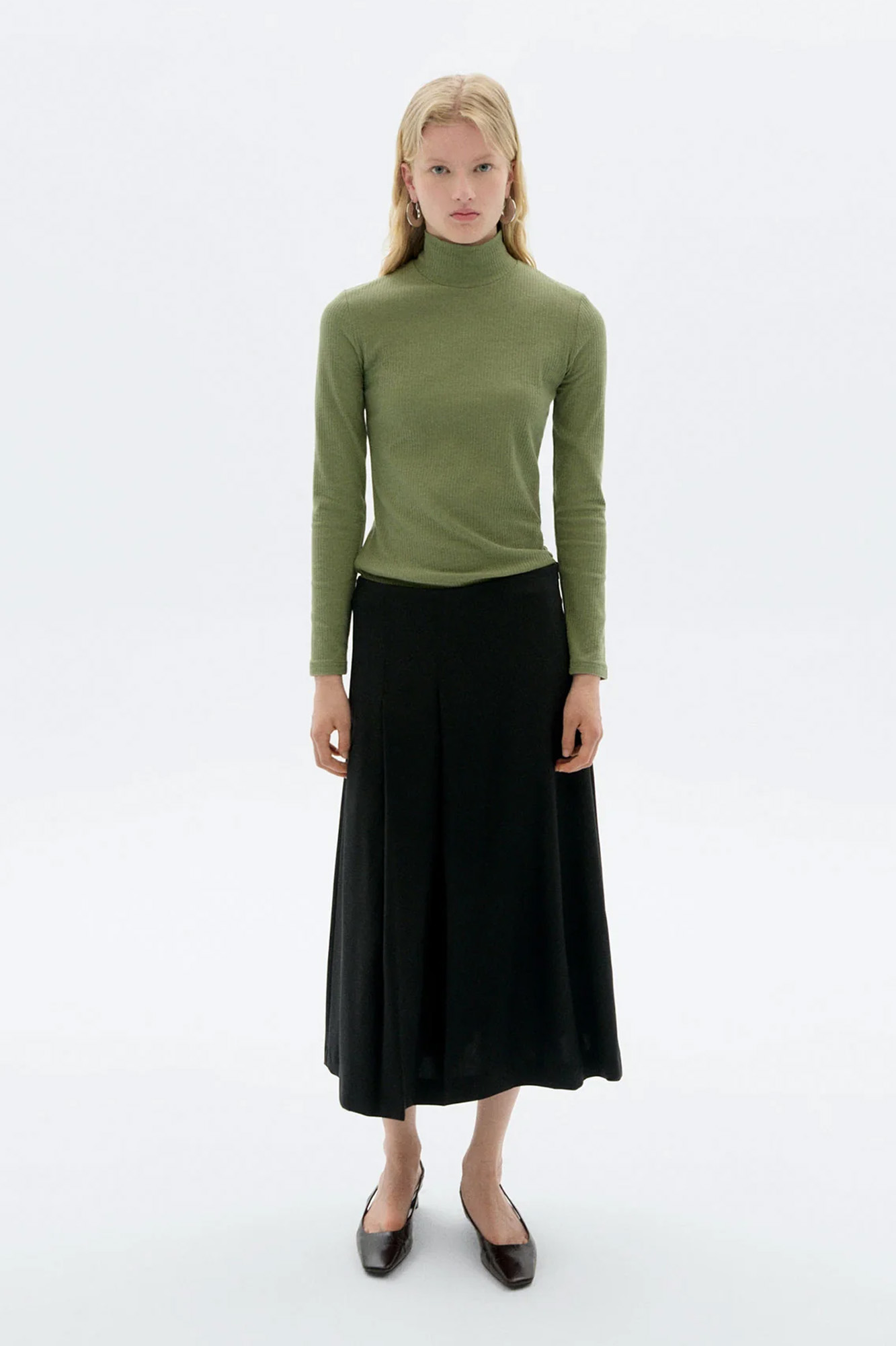 Top de cuello alto verde HEMP AINE