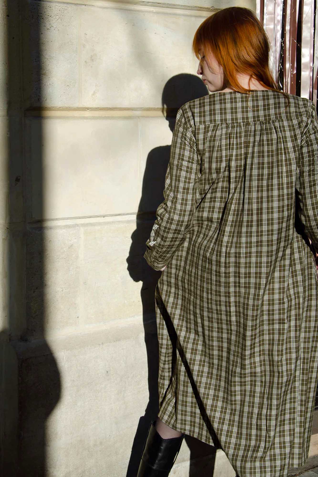 Vestido bordado de algodón FLORA CAQUI - Imagen 4