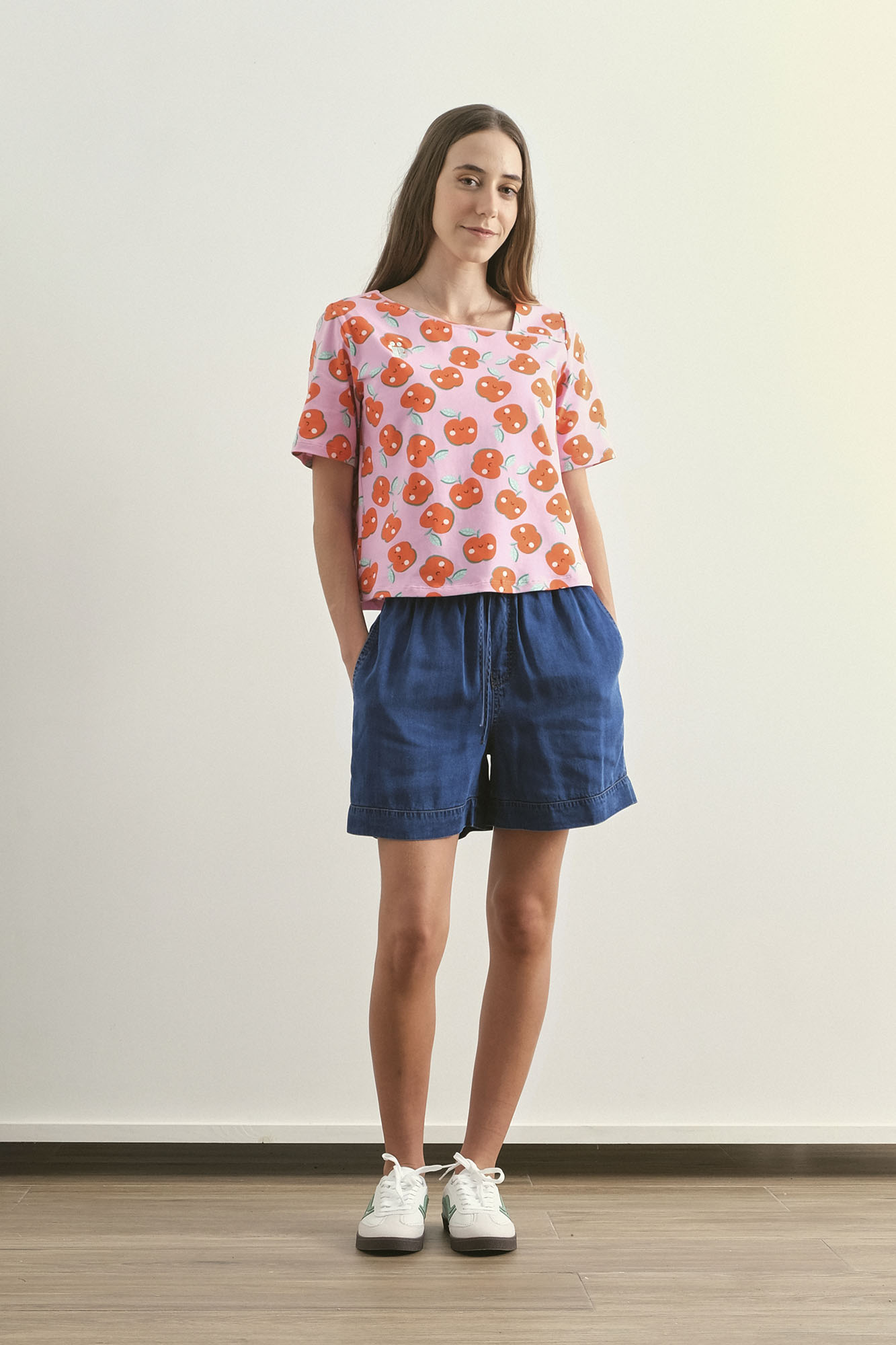 Camiseta con escote asimétrico FROITAS