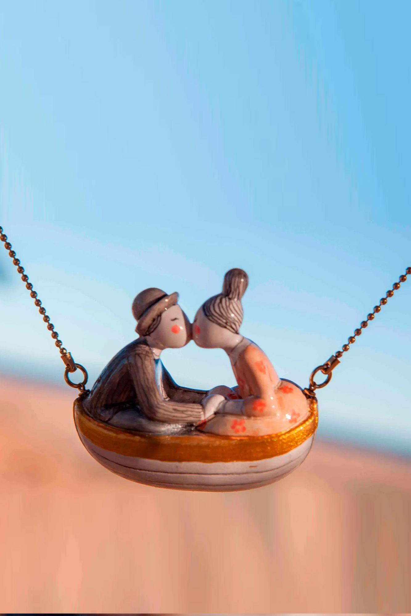 Colgante de porcelana ENAMORADOS