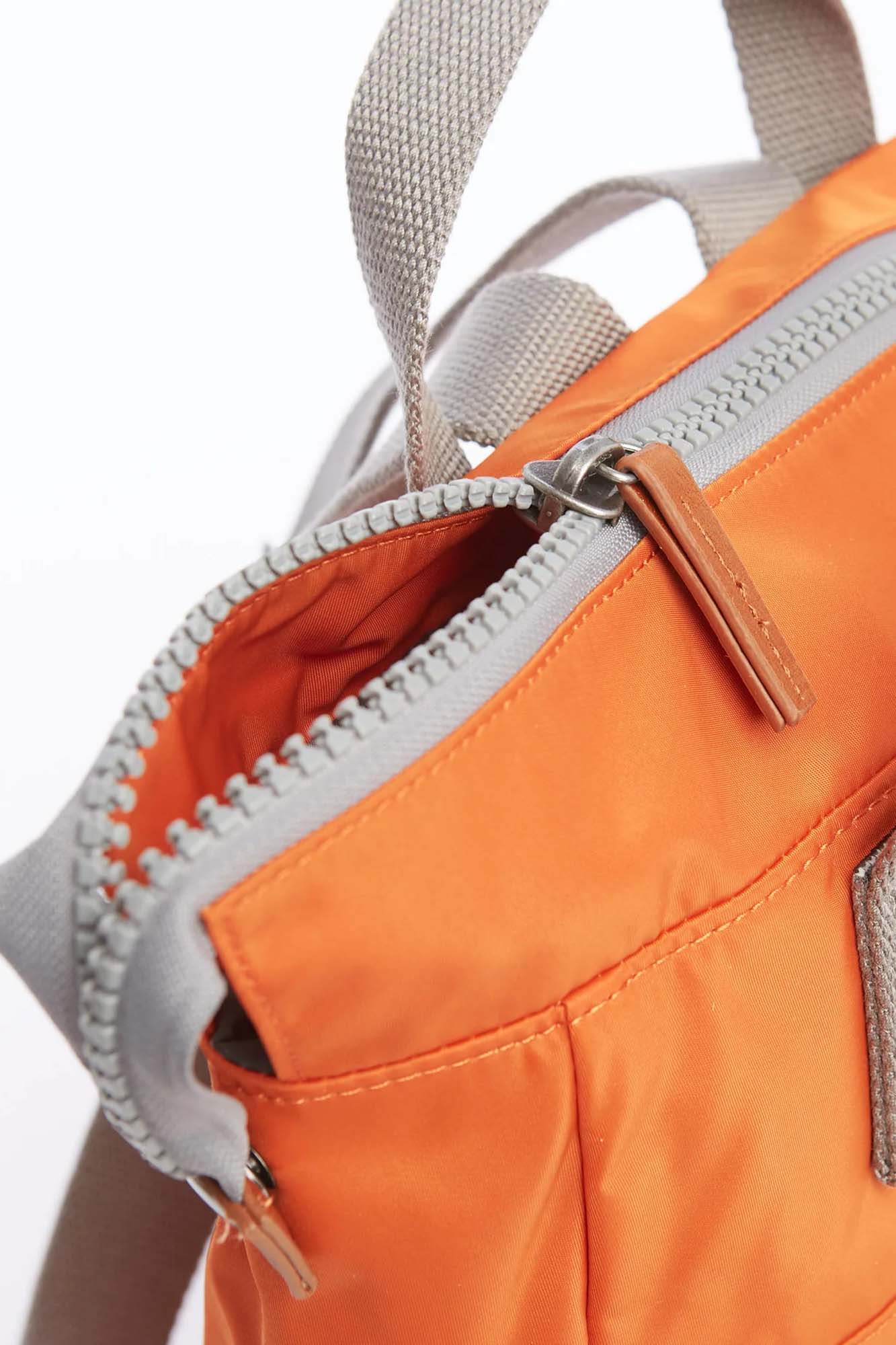 Mochila impermeable BANTRY MEDIANA BURNT ORANGE - Imagen 4