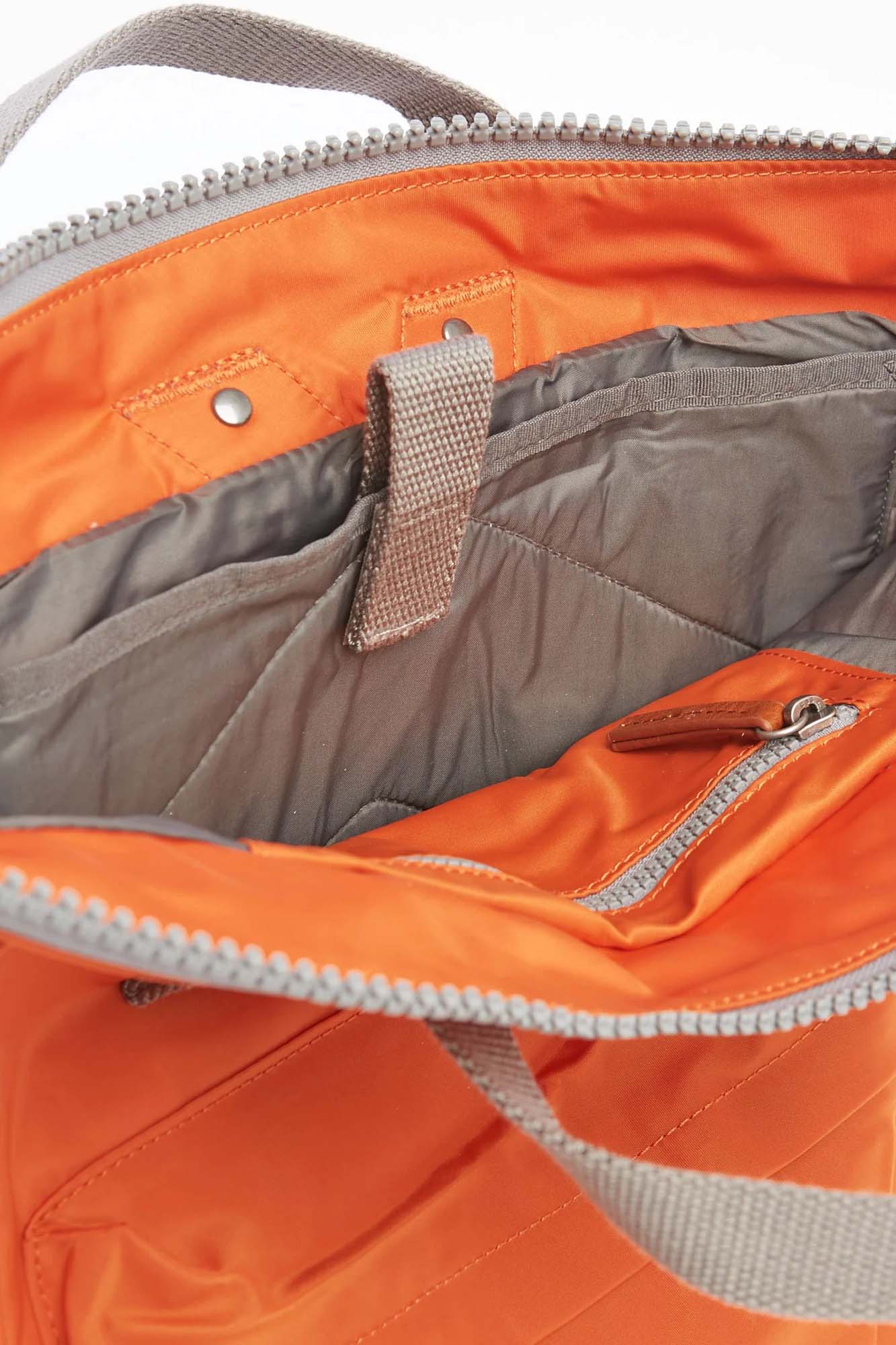 Mochila impermeable BANTRY MEDIANA BURNT ORANGE - Imagen 5