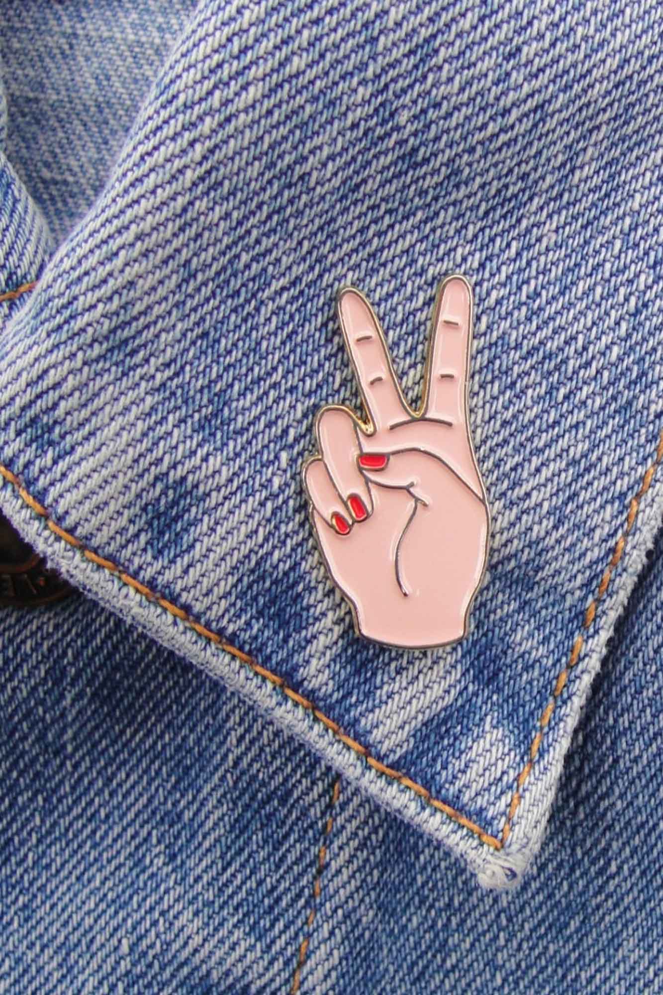 Pin de esmalte PEACE OUT